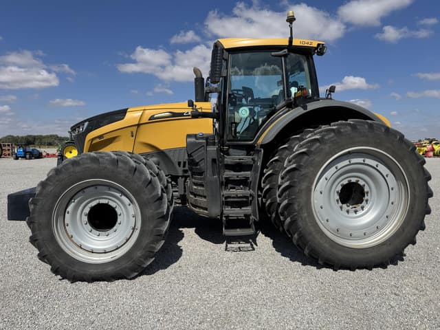 Image of Challenger 1042 equipment image 2