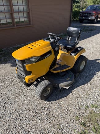2017 Cub Cadet XT1 LT46 Equipment Image0