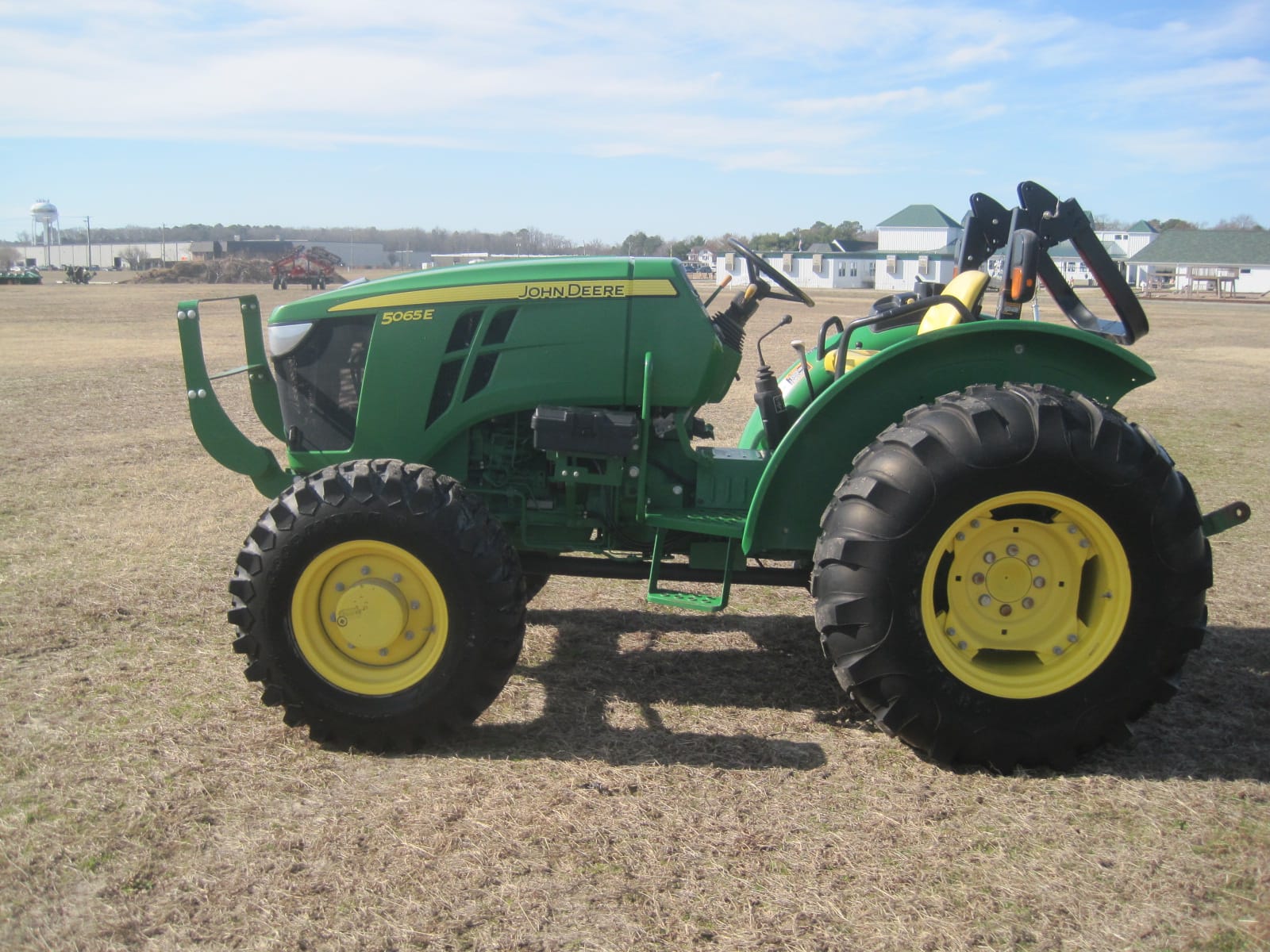 2017 John Deere 5065E Equipment Image0