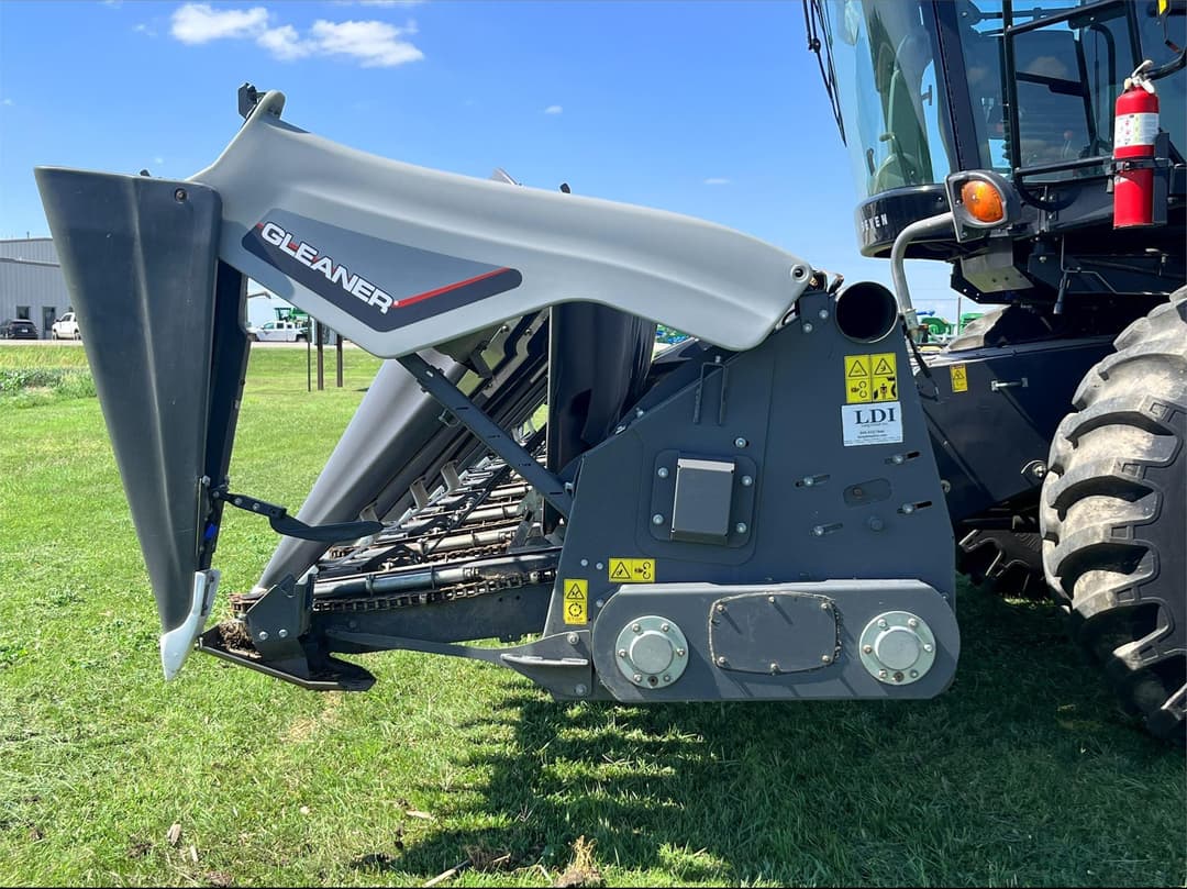 Image of Gleaner Command 3308 Image 1