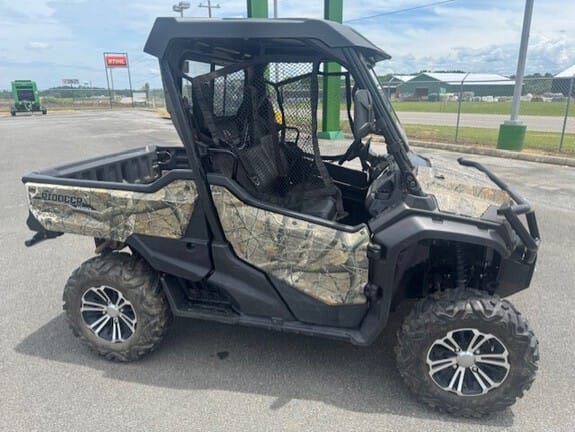 2017 Honda Pioneer 1000 Equipment Image0