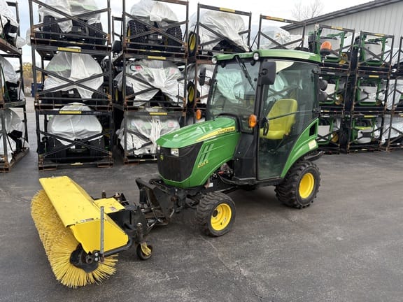 2017 John Deere 1025R Equipment Image0