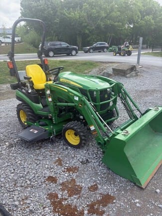 2017 John Deere 1025R Equipment Image0