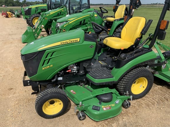2017 John Deere 1025R Equipment Image0