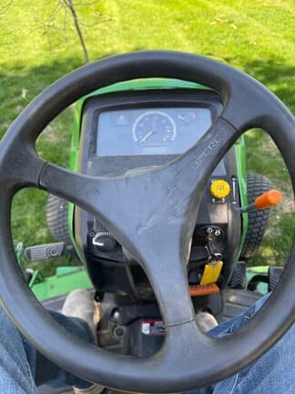 Image of John Deere 1025R equipment image 4