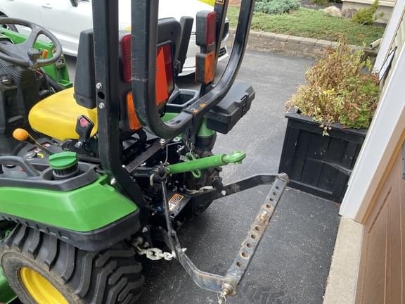 Image of John Deere 1025R equipment image 4