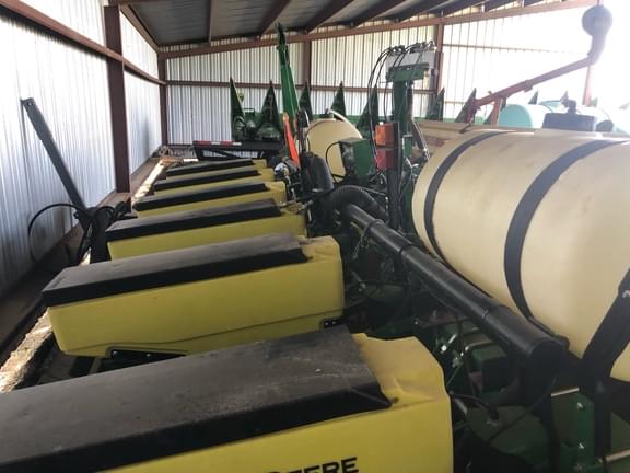 Image of John Deere 1705 Primary image