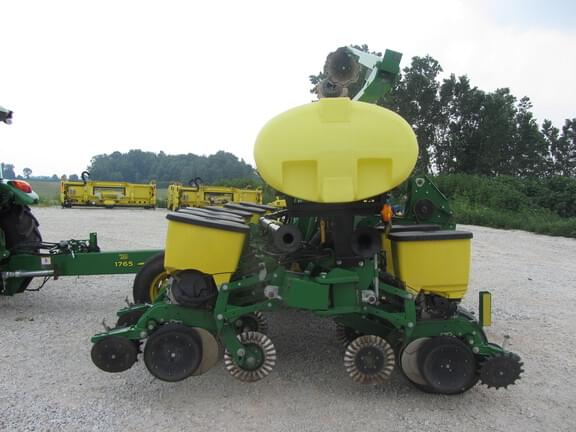 Image of John Deere 1765 equipment image 1