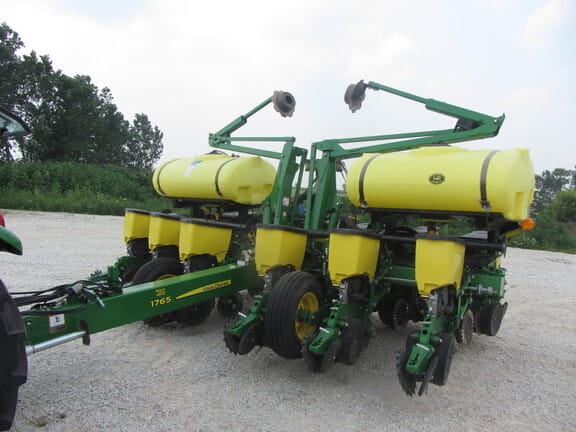 2017 John Deere 1765 Equipment Image0