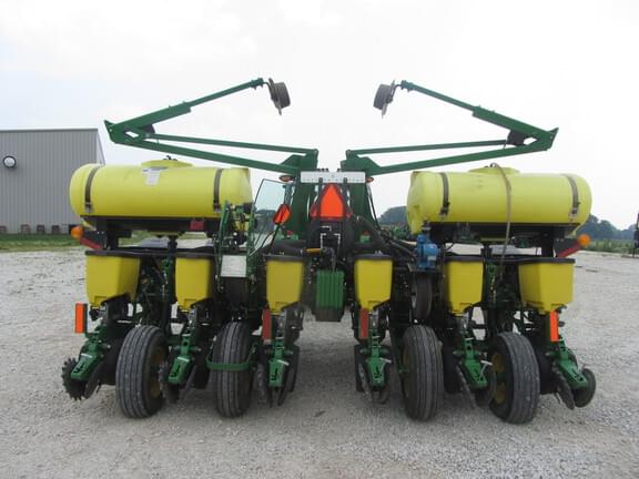 Image of John Deere 1765 equipment image 3