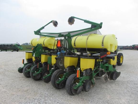 Image of John Deere 1765 equipment image 4