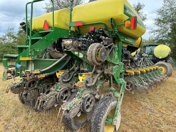 Image of John Deere 1775 equipment image 2