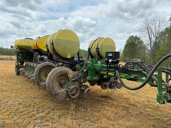 2017 John Deere 1775 Equipment Image0