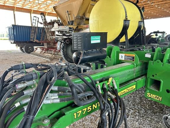 Image of John Deere 1775 equipment image 2