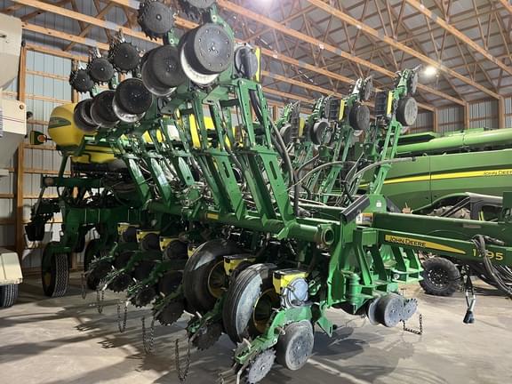 Image of John Deere 1795 equipment image 2