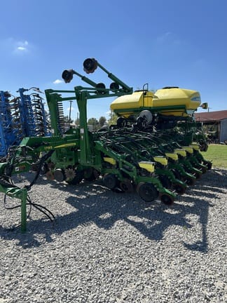 2017 John Deere 1795 Equipment Image0