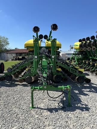 Image of John Deere 1795 equipment image 1