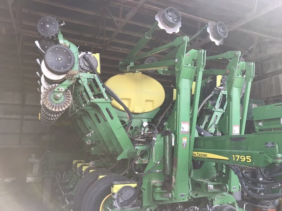 2017 John Deere 1795 Equipment Image0