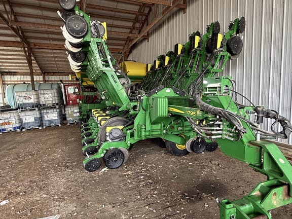 2017 John Deere 1795 Equipment Image0