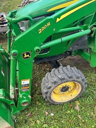 Image of John Deere 2032R equipment image 2