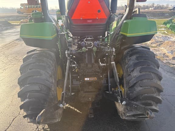 Image of John Deere 2032R equipment image 2