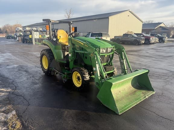 Image of John Deere 2032R equipment image 4