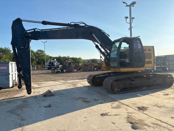 2017 John Deere 245G Equipment Image0