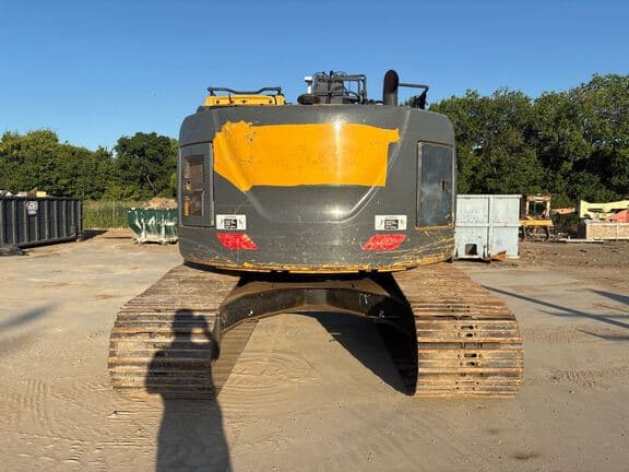 Image of John Deere 245G equipment image 3