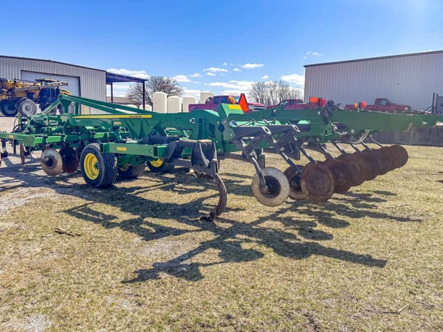 Image of John Deere 2730 equipment image 3