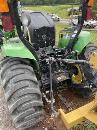 Image of John Deere 3025E equipment image 2