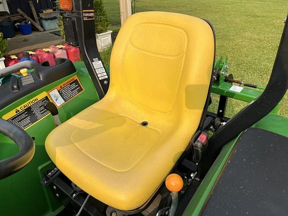 Image of John Deere 3025E equipment image 2