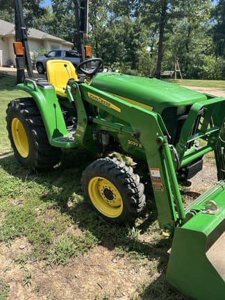 Image of John Deere 3032E equipment image 2
