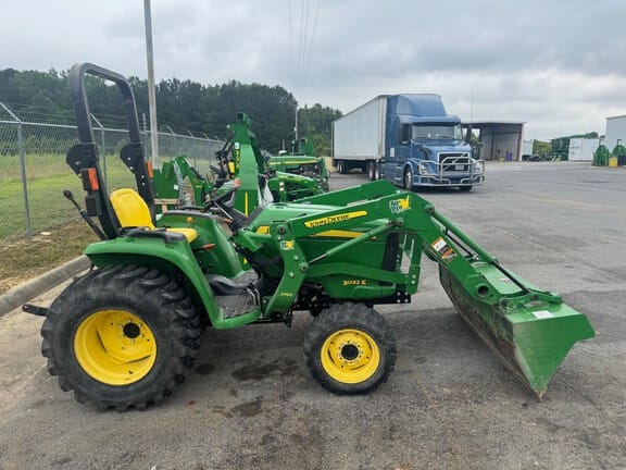 2017 John Deere 3032E Equipment Image0