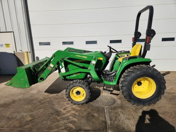Image of John Deere 3032E equipment image 2