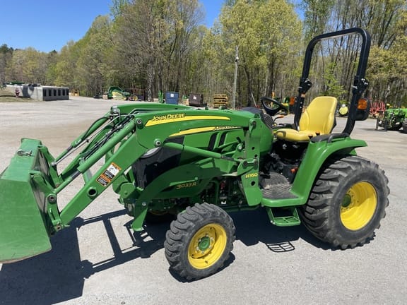 2017 John Deere 3033R Equipment Image0