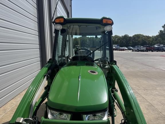 Image of John Deere 3033R equipment image 2