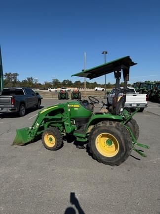 Image of John Deere 3033R equipment image 1