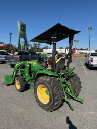 Image of John Deere 3033R equipment image 3