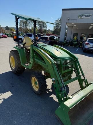 Image of John Deere 3033R equipment image 2