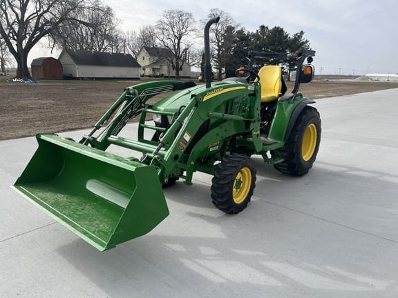 2017 John Deere 3039R Equipment Image0
