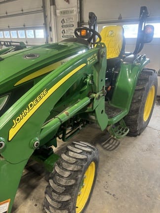2017 John Deere 3039R Equipment Image0