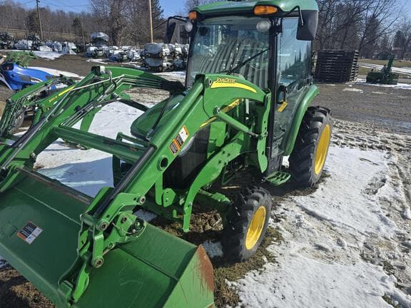 Image of John Deere 3046R equipment image 1