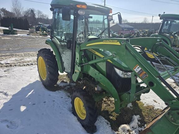 2017 John Deere 3046R Equipment Image0