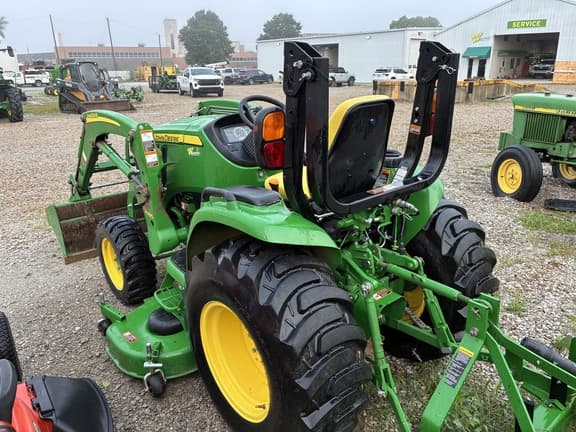 Image of John Deere 3046R equipment image 3