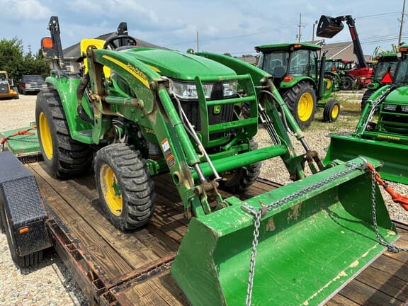 Image of John Deere 3046R equipment image 4