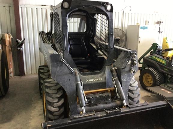 Image of John Deere 324E equipment image 4