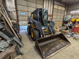 Image of John Deere 332G equipment image 2