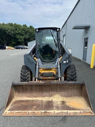 Image of John Deere 332G equipment image 2