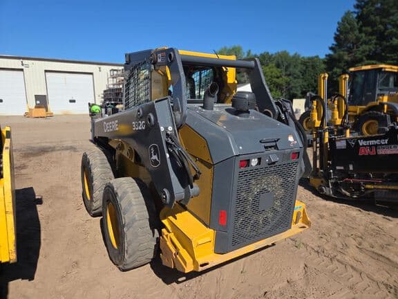 Image of John Deere 332G equipment image 1
