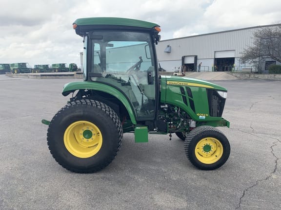 2017 John Deere 4052R Equipment Image0